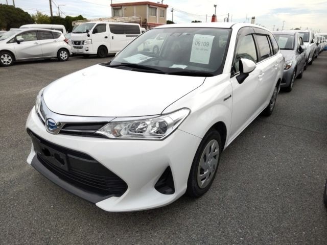 9109 Toyota Corolla fielder NKE165G 2018 г. (LUM Kobe Nyusatsu)